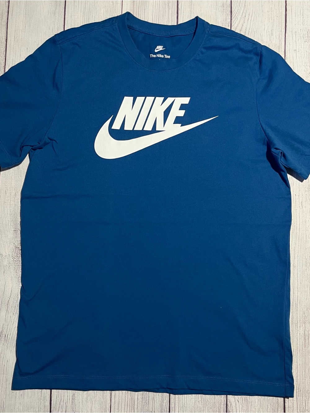The Nike Tee men's t-shirt size L